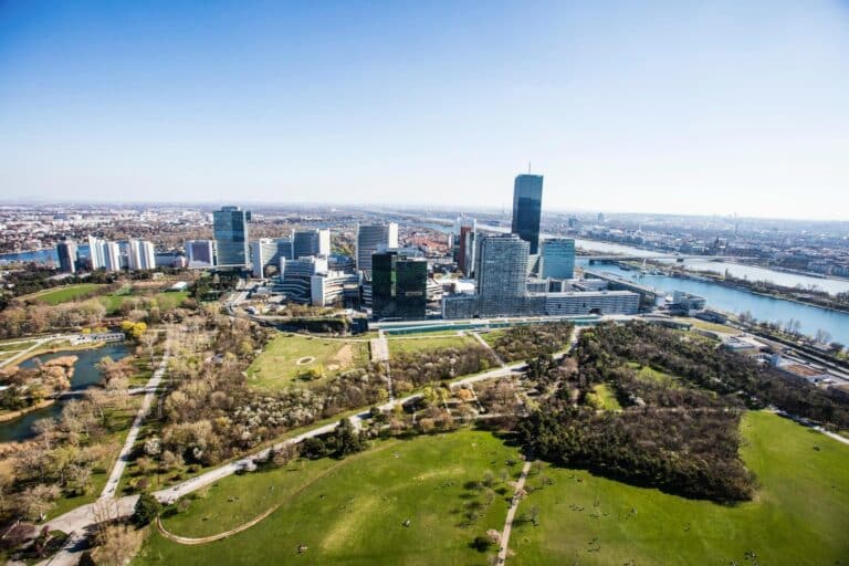 Dunajský ostrov (Donauinsel) jako oáza klidu uprostřed rušné Vídně